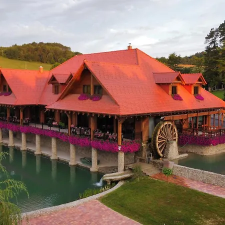 ゲストハウス Kupelny Mlyn